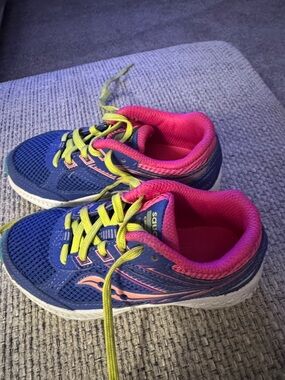 Saucony Kids Blue Sneakers with Pink Trim and Yellow Laces Size 11